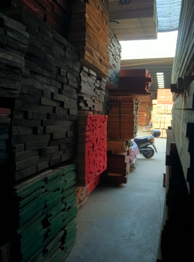 场南建材市场 木材堆放